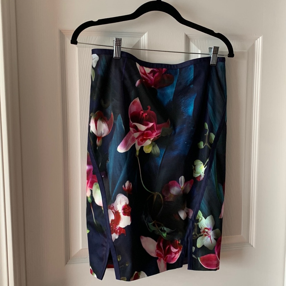 Ted Baker London - navy,beautiful full bloomed skirt with pretty colors.Perfect!